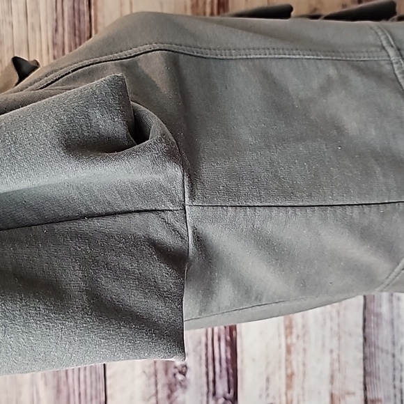 KUT FROM THE KLOTH CAMO GREEN LONG SLEEVE RUFFLE BUTTON-UP JACKET - Picture 5 of 16